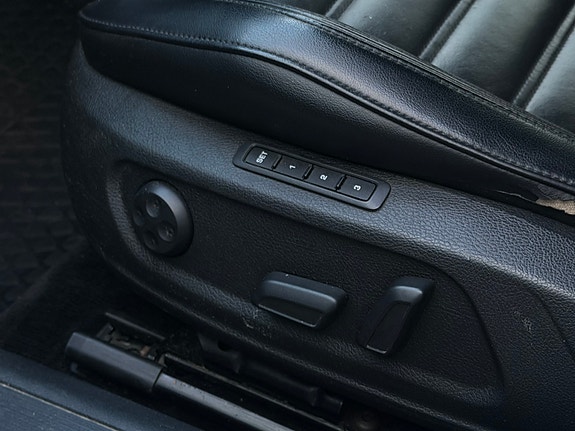 Volkswagen Passat 14 of 17
