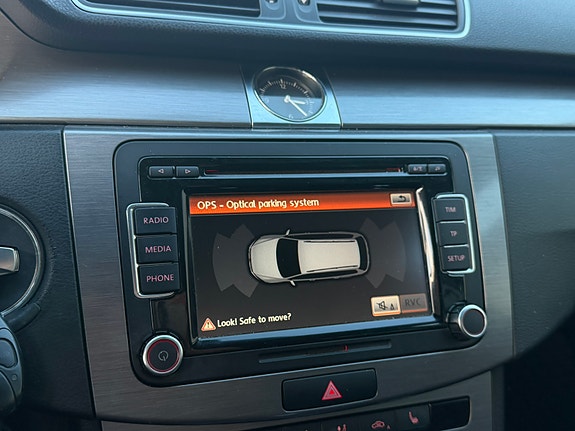 Volkswagen Passat 10 of 17
