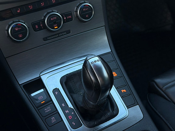 Volkswagen Passat 13 of 17
