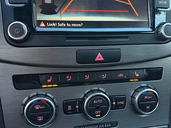 Volkswagen Passat 12 of 17