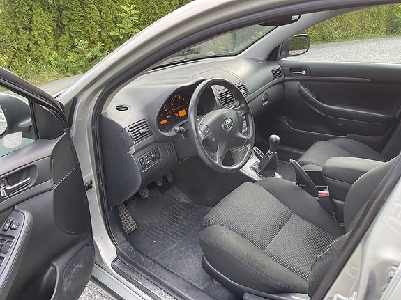 Toyota Avensis 11 of 19