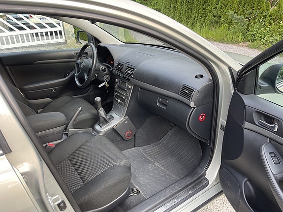 Toyota Avensis 12 of 19