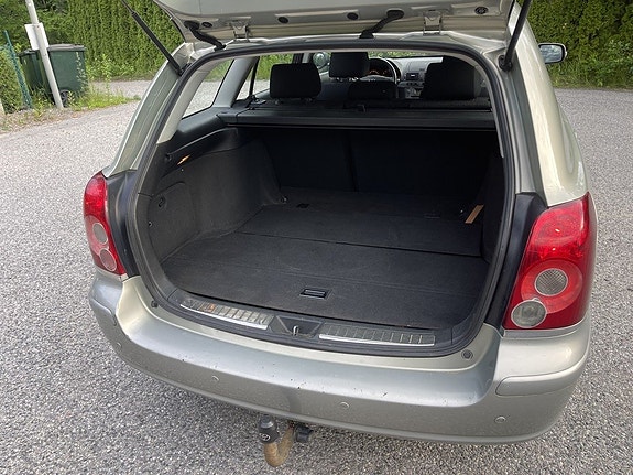 Toyota Avensis 18 of 19