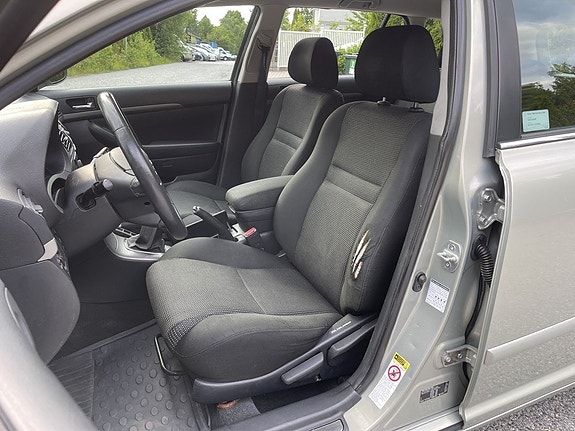 Toyota Avensis 14 of 19