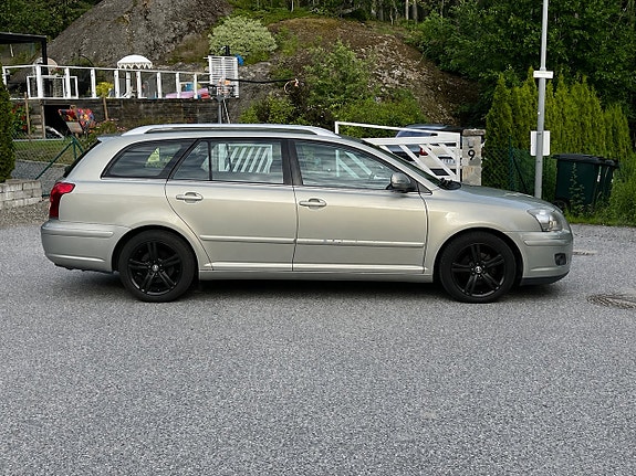 Toyota Avensis 7 of 19