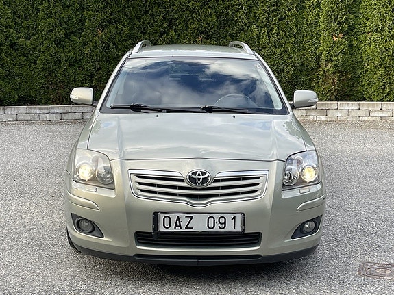 Toyota Avensis 5 of 5
