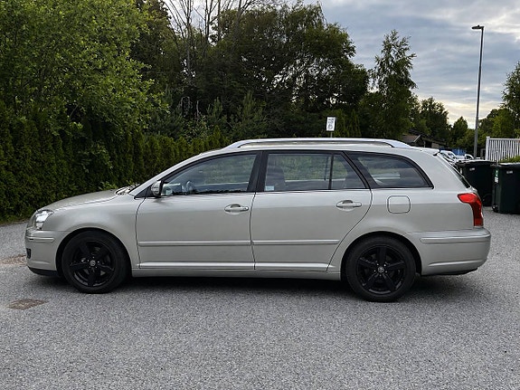 Toyota Avensis 8 of 19
