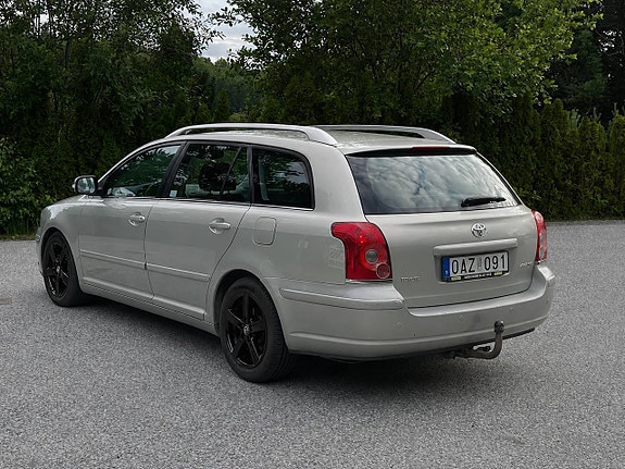 Toyota Avensis 4 of 5