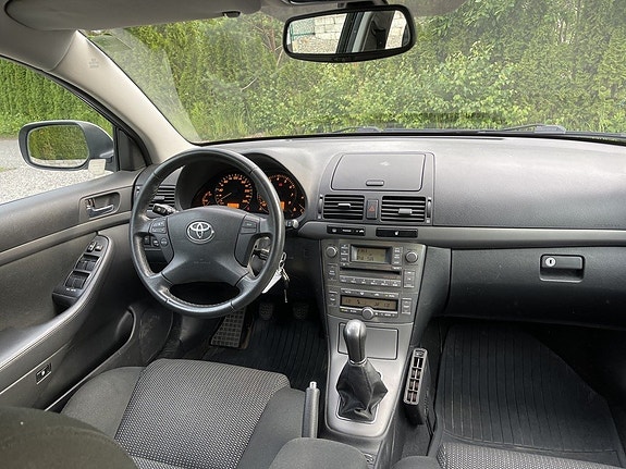 Toyota Avensis 10 of 19