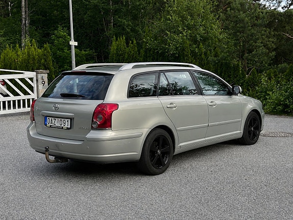 Toyota Avensis 3 of 5