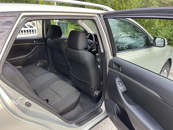 Toyota Avensis 17 of 19