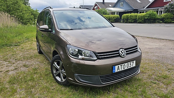 Volkswagen Touran 2 of 5
