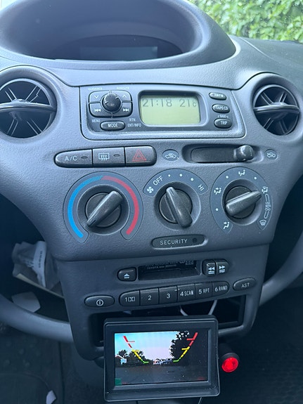 Toyota Yaris 9 of 11