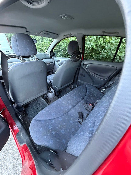 Toyota Yaris 6 of 11