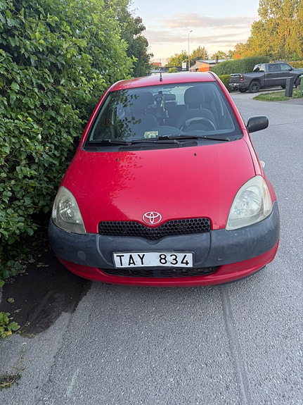 Toyota Yaris 3 of 11