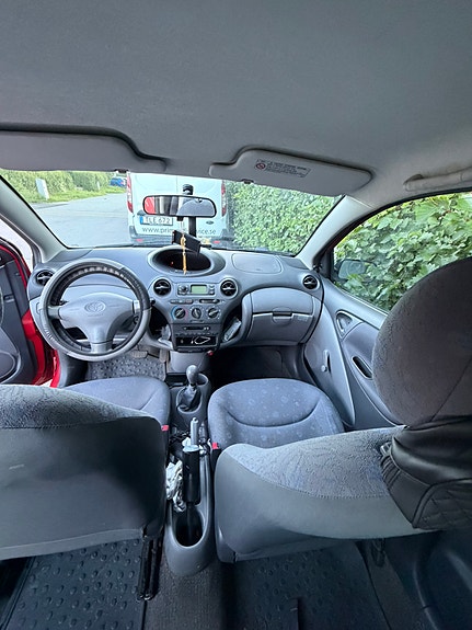 Toyota Yaris 7 of 11