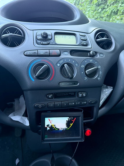 Toyota Yaris 8 of 11