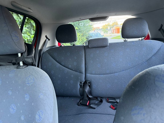 Toyota Yaris 11 of 11