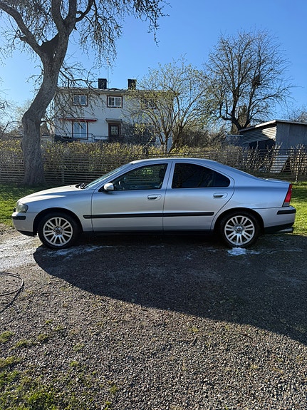 Volvo S60 2 of 5