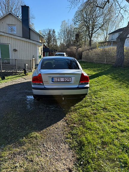 Volvo S60 4 of 5