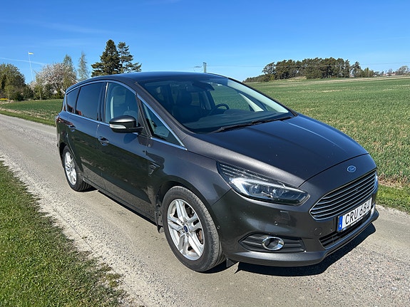 Ford S-MAX 3 of 5