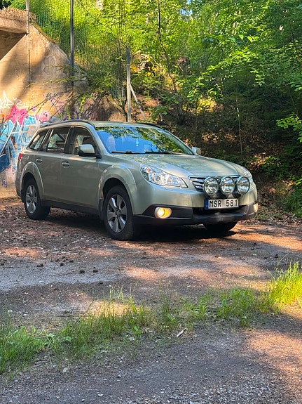Subaru Outback 3 of 5
