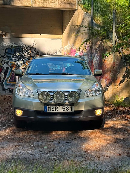 Subaru Outback 2 of 5