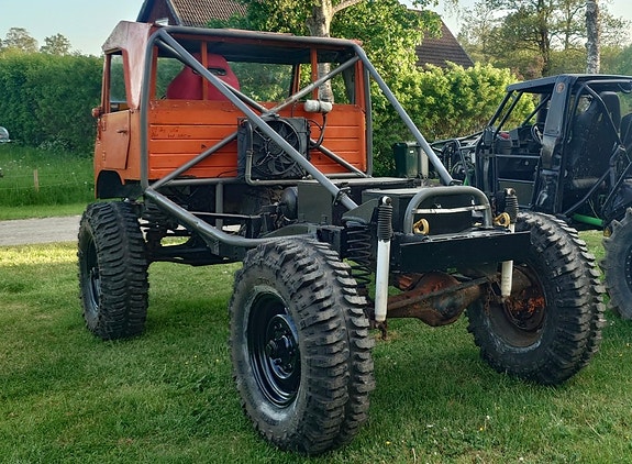 Mercedes-Benz Unimog 2 of 4