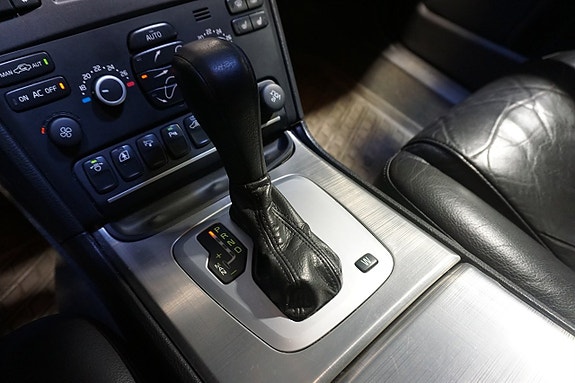 Volvo XC90 15 of 23