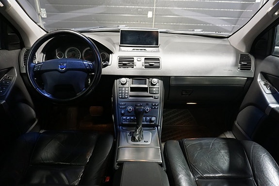Volvo XC90 13 of 23