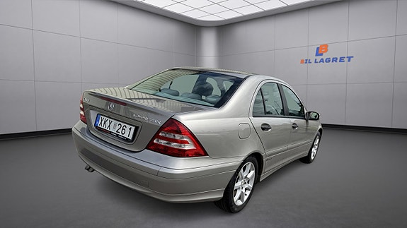 Mercedes-Benz C180 4 of 5