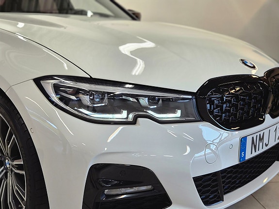 BMW 330e 4 of 30