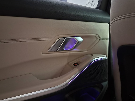 BMW 330e 29 of 30