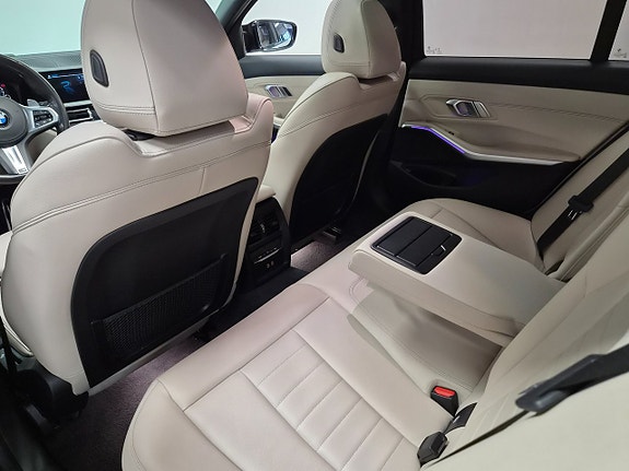 BMW 330e 27 of 30