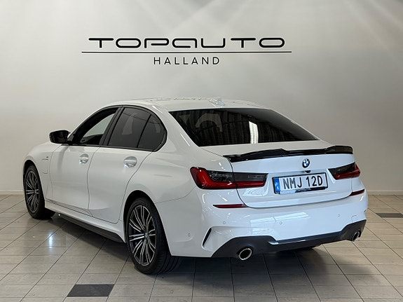 BMW 330e 8 of 30