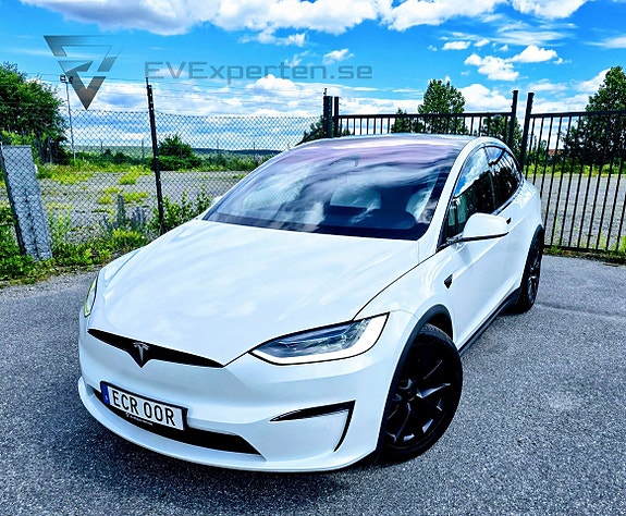 Tesla Model X 2 of 5