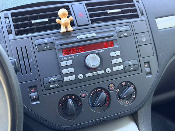 Ford C-Max 14 of 25