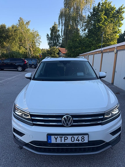 Volkswagen Tiguan Allspace 2 of 5