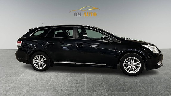 Toyota Avensis 2 of 5