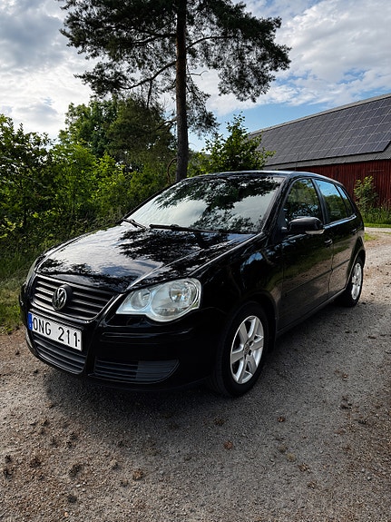 Volkswagen Polo 2 of 5