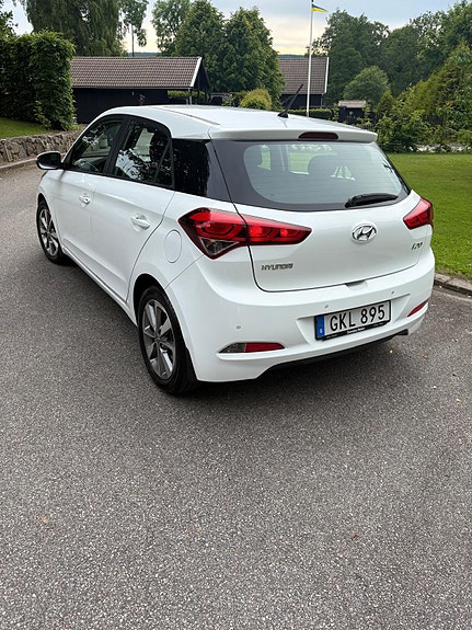 Hyundai i20 3 of 5
