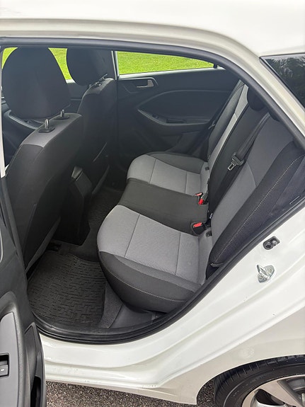 Hyundai i20 4 of 5