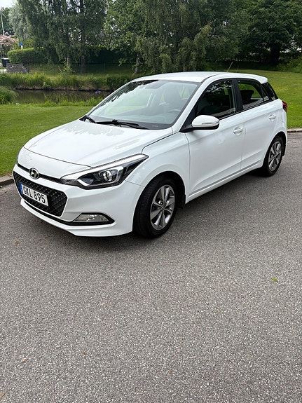 Hyundai i20 2 of 5