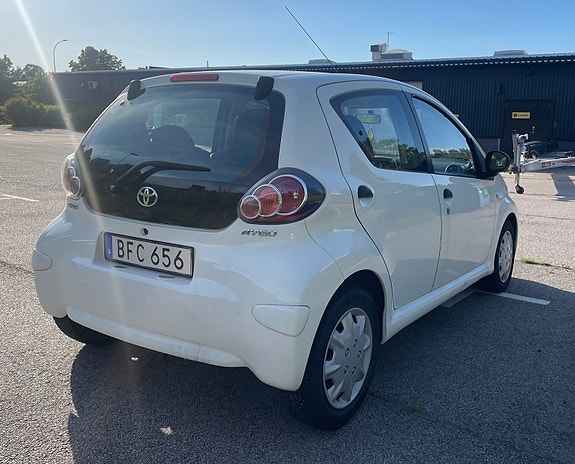 Toyota Aygo 3 of 5
