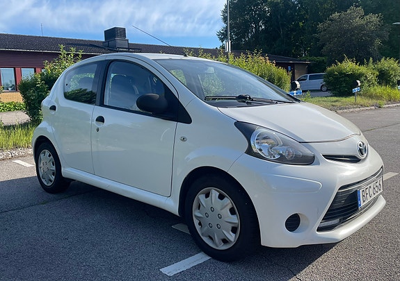 Toyota Aygo 2 of 5