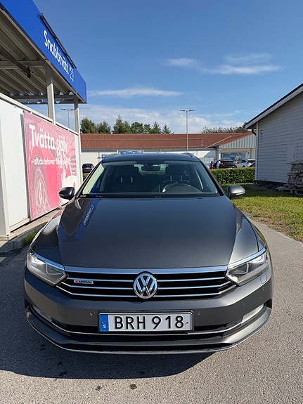 Volkswagen Passat 2 of 5