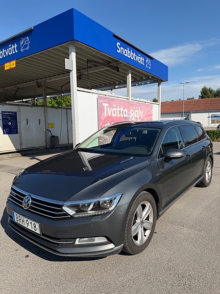 Volkswagen Passat 8 of 12