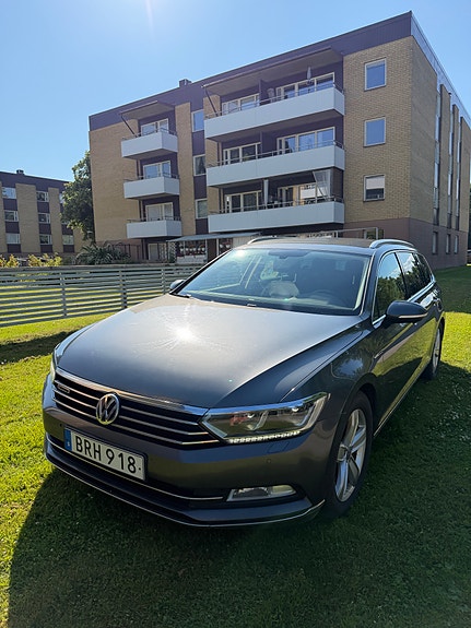 Volkswagen Passat 11 of 12