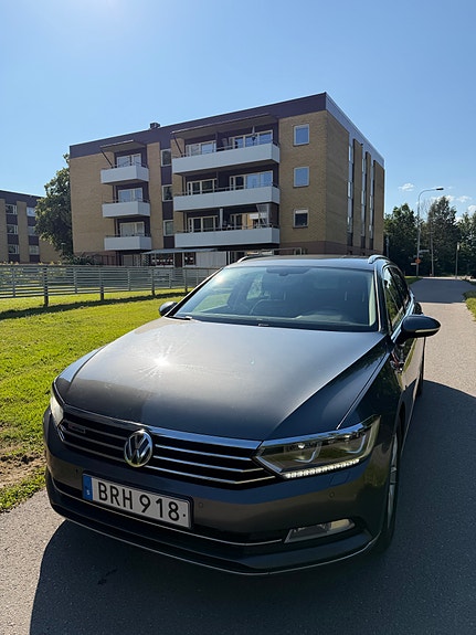 Volkswagen Passat 9 of 12