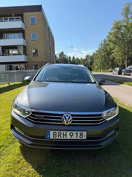 Volkswagen Passat 10 of 12